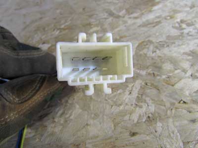BMW 8 Pin White Connector W/ Pigtail 69059973
